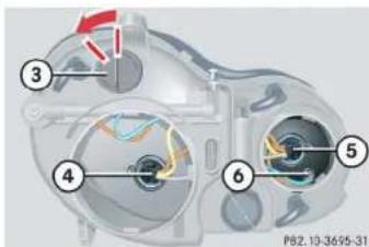 Mercedes-Benz CLK Coupe (2005) - Replacing bulbs for front lamps - 2