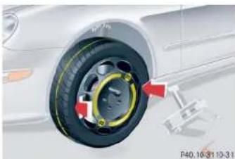Mercedes-Benz CLK Coupe (2005) - Flat tire - 1