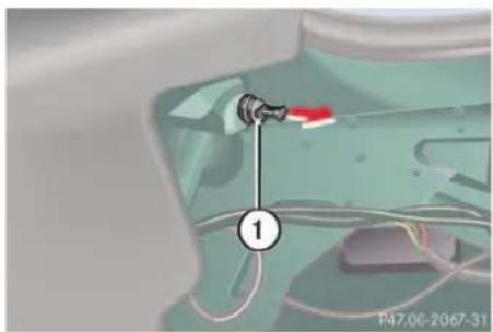 Mercedes-Benz CL-Class (2003) - Fuel filler flap - 1
