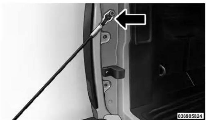 RAM 3500 (2015) - Removing The Tailgate - 1