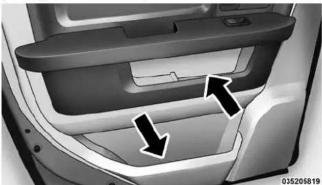 RAM 2500 (2015) - RearDoorStorage—IfEquipped - 1