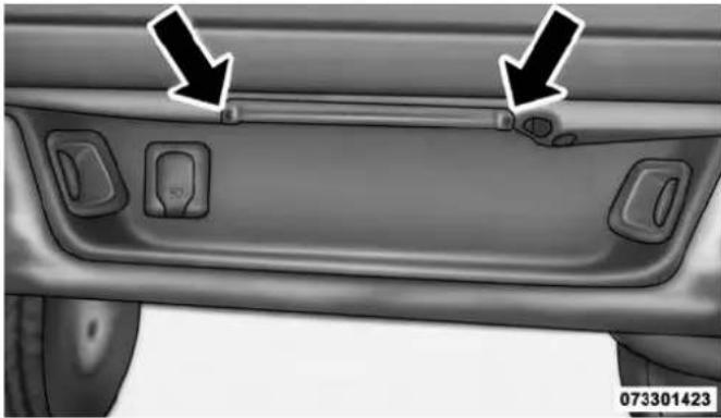 RAM 2500 (2015) - Rear Lamp Bar ID Marker (Dual Rear Wheels) — If Equipped - 1