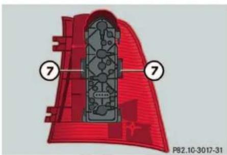 Mercedes-Benz ML-Class (2003) - Replacing bulbs - 1