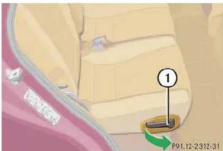 Mercedes-Benz ML-Class (2003) - Adjusting rear seat fore and aft - 1