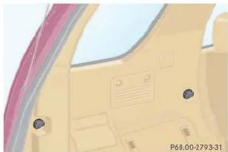Mercedes-Benz ML-Class (2003) - Hooks - 1