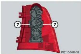 Mercedes-Benz M-Class (2004) - Replacing bulbs - 1
