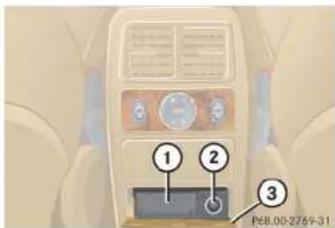 Mercedes-Benz M-Class (2004) - Ashtray and cigarette lighter in the rear center console - 2
