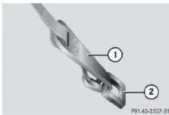Mercedes-Benz M-Class (2004) - Installation of infant and child restraint system - 1