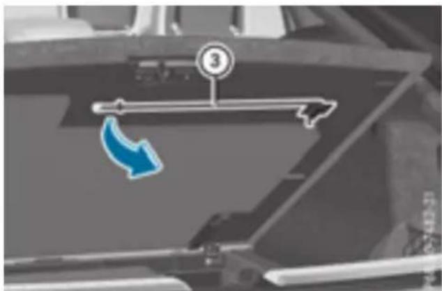 Mercedes-Benz GLE-Class AMG (2017) - Coat hooks on the tailgate - 2