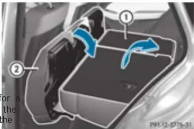Mercedes-Benz GLE-Class AMG (2017) - Folding the rear bench seat back - 1