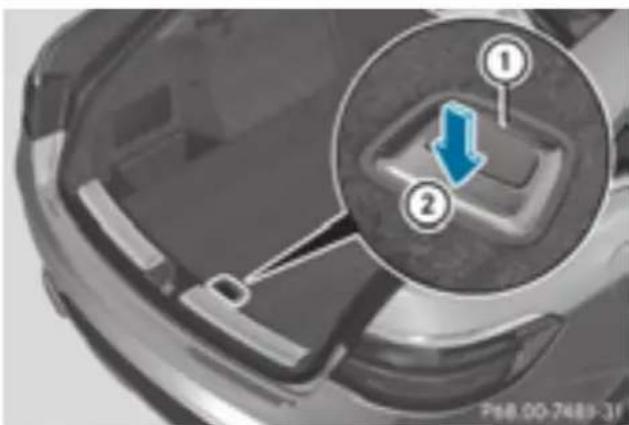 Mercedes-Benz GLE-Class AMG (2017) - Opening/closing the cargo compartment floor - 1