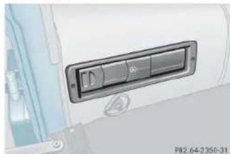 Mercedes-Benz G-Class (2004) - CD changer - 1