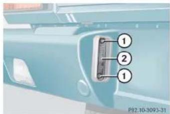Mercedes-Benz G-Class (2004) - Replacing bulbs - 1