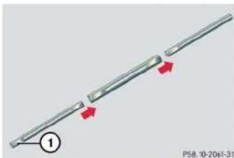 Mercedes-Benz G-Class (2004) - Flat tire - 1
