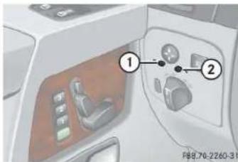 Mercedes-Benz G-Class (2004) - Activating exterior rear view mirror parking position - 1