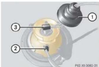 Mercedes-Benz G-Class (2004) - Replacing bulbs - 1