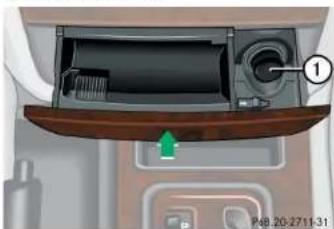 Mercedes-Benz G-Class (2004) - Cigarette lighter - 1