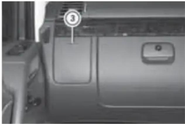 Mercedes-Benz V-Class (2011) - カップホルダー(センターコンソール) を使用する - 1