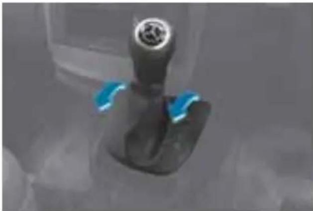 Mercedes-Benz V-Class (2011) - パーキングロックの解除 - 1