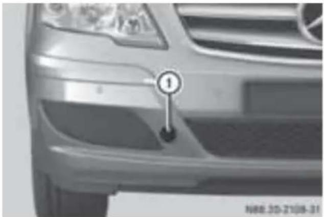 Mercedes-Benz V-Class (2011) - フロントのけん引フック - 1