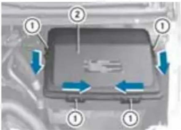 Mercedes-Benz V-Class (2011) - メインヒューズボックス - 1