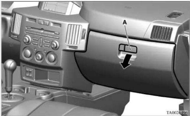 MITSUBISHI Endeavor (2010) - Glove compartment - 1