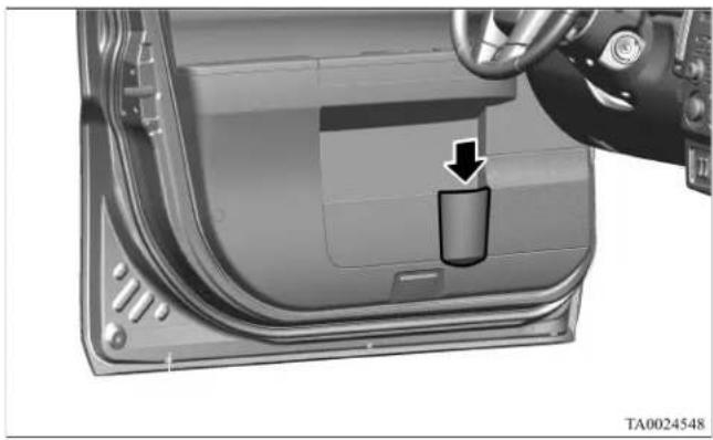 MITSUBISHI Endeavor (2010) - Bottle holder - 1
