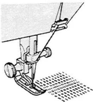 SINGER 4019 - Adjusting the Zipper Foot - 2