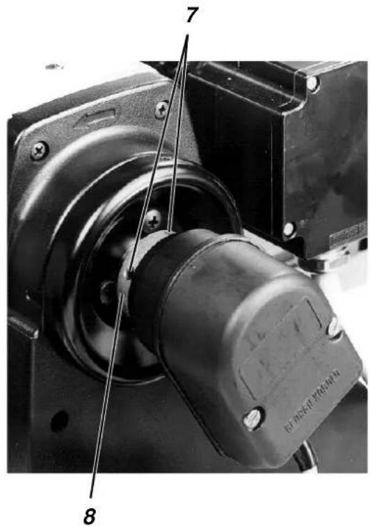 Dürkopp Adler 743-422 - Nadelposition: Fadenhebelhochstellung - 2