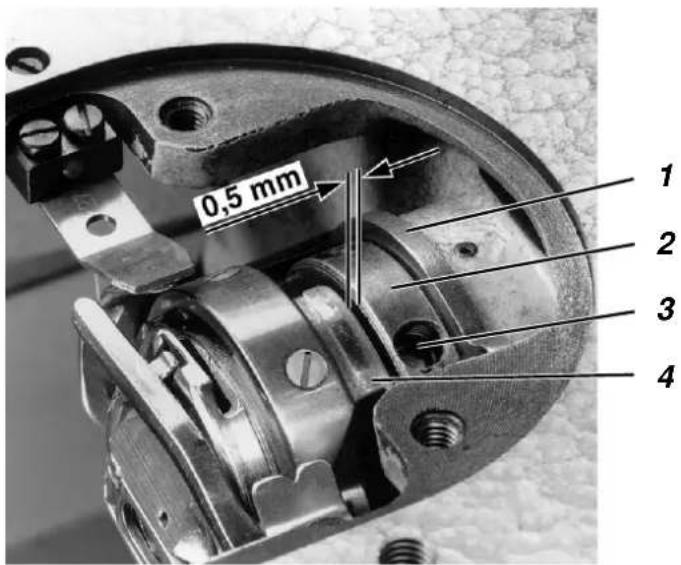 Dürkopp Adler 743-422 - Schleifenhub und Abstand der Greiferspitze zur Nadel - 1