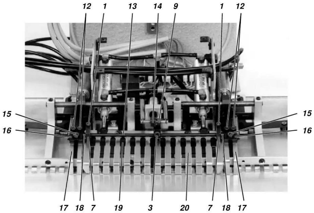 Dürkopp Adler 743-422 - Klemmelemente für "offene Kragen" entfernen - 1