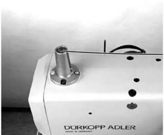 Dürkopp Adler 589 - Oberfaden einfädeln - 1