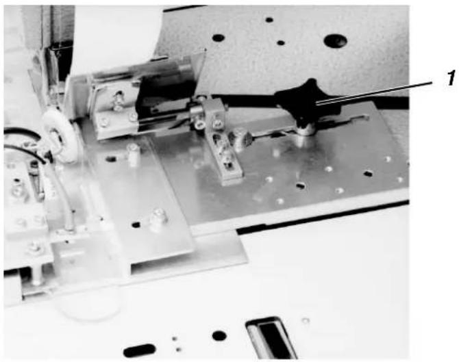 Dürkopp Adler 1967 - Führung des Verstärkungsbandes einstellen - 1