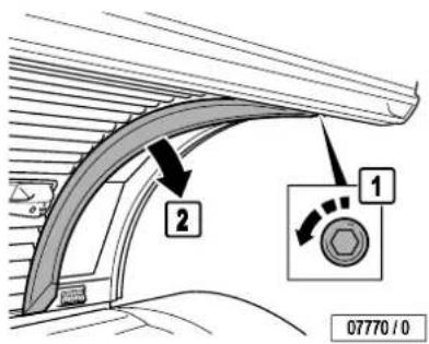 Soltron XL-80 Fresh Peppermint - Cleaning or replacing UV lamps and filter panels in the canopy - 2