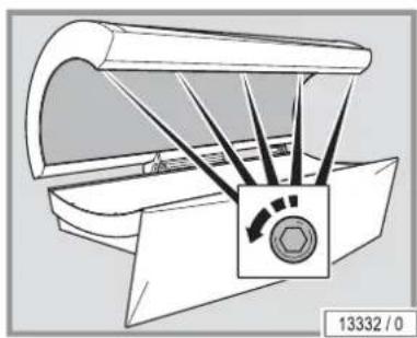 Soltron XXS-30 - Cleaning or replacing UV lamps and filter panels in the canopy - 1