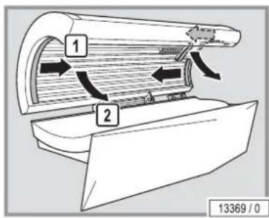 Soltron XXS-25 - Cleaning or replacing UV lamps and filter panels in the canopy - 3