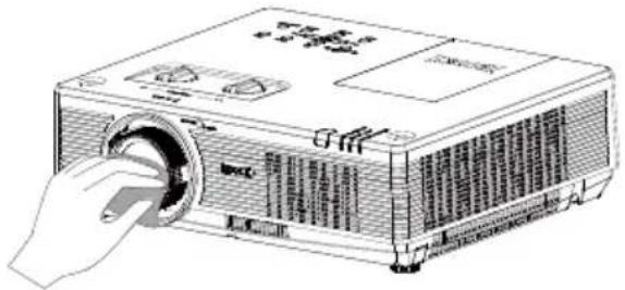 EIKI LC-XBS500 - Clean the projector lens - 1