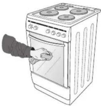 Currys Essentials CFSESV12 - Cleaning the Oven Door Glass - 2