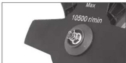 Cotech YT9071A - Attaching the brush cutter blade - 3