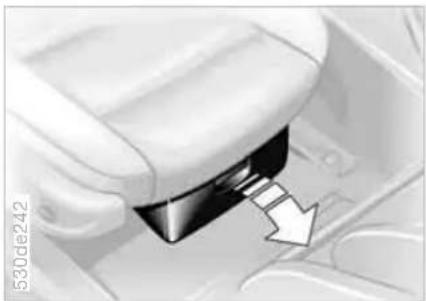 BMW X5 4.4i (2005) - First-aid kit\* - 1