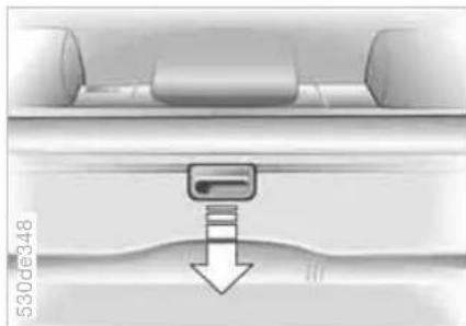 BMW X5 4.4i (2005) - Folding rear backrests down - 2