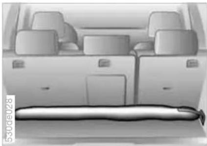 BMW X5 4.4i (2005) - Cargo area - 1