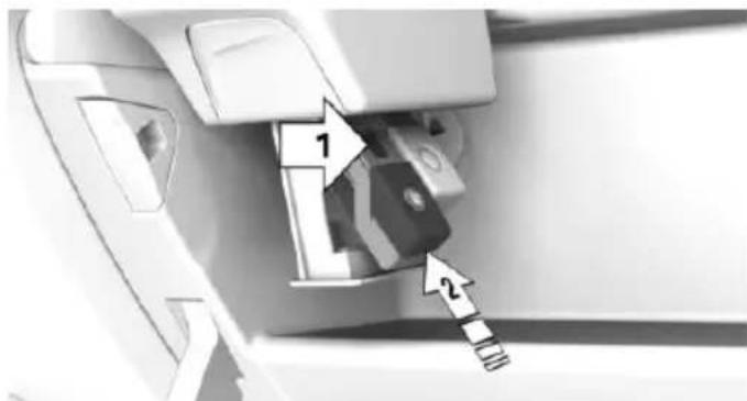 BMW 750Li xDrive (2015) - Inserting fragrance cartridges - 3