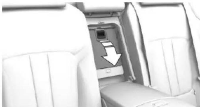 BMW 750Li xDrive (2015) - Opening the rear cooler - 1