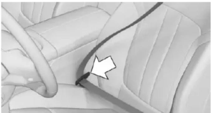 BMW 750Li xDrive (2015) - Buckling the belt - 1