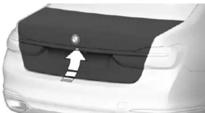 BMW 750Li xDrive (2015) - Opening - 1