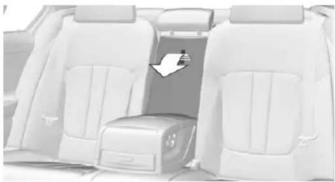 BMW 750Li xDrive (2015) - Opening through-loading with comfort seats - 2