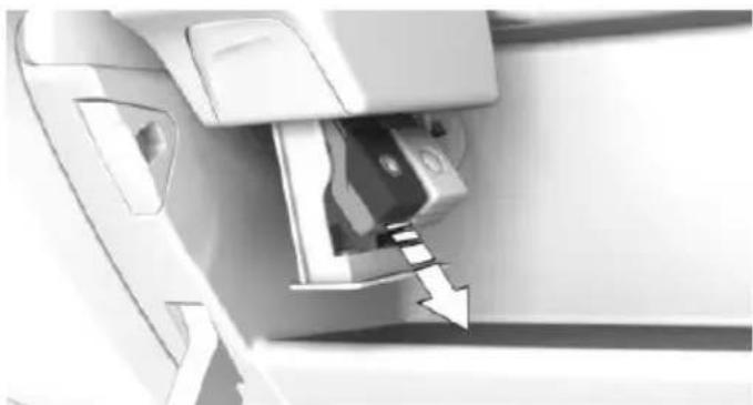 BMW 750Li xDrive (2015) - Removing the fragrance cartridge - 3
