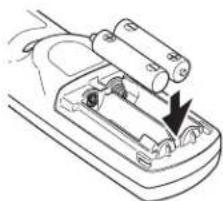 EIKI LC-XB200 - Einsetzen der Batterien in die Fernbedienung - 2