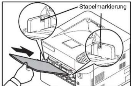 Utax P-4530DN - Papier in die Universalzufuhr einlegen - 6